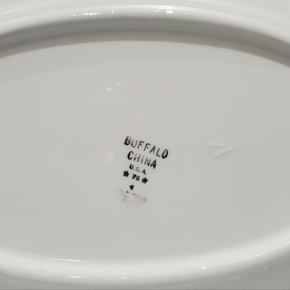 Blue Willow 10" x 6 7/8"" Oval Dish by Buffalo Pottery - Picture 7 of 14